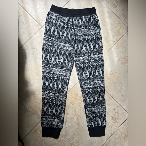 ‼️EUC: Black and White Aztec Patterned Joggers - S - Picture 1 of 2